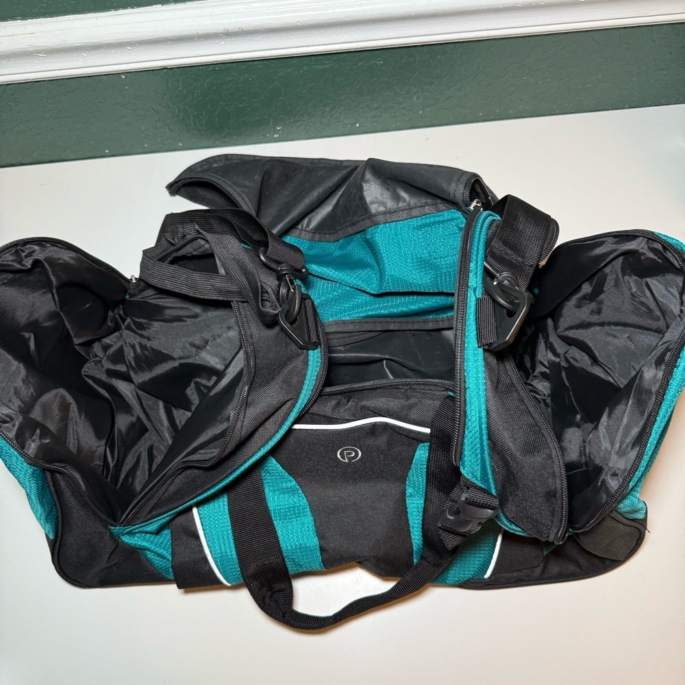 NEW- Protege 22 inch Carry On Sport Duffel Bag Luggage -Travel Gym Collapsible - Picture 9 of 12